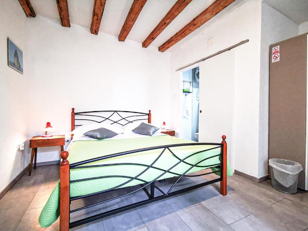 Val Comeza Hotel Komiza Bagian luar foto