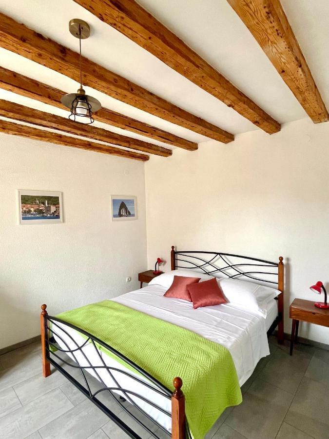 Val Comeza Hotel Komiza Bagian luar foto