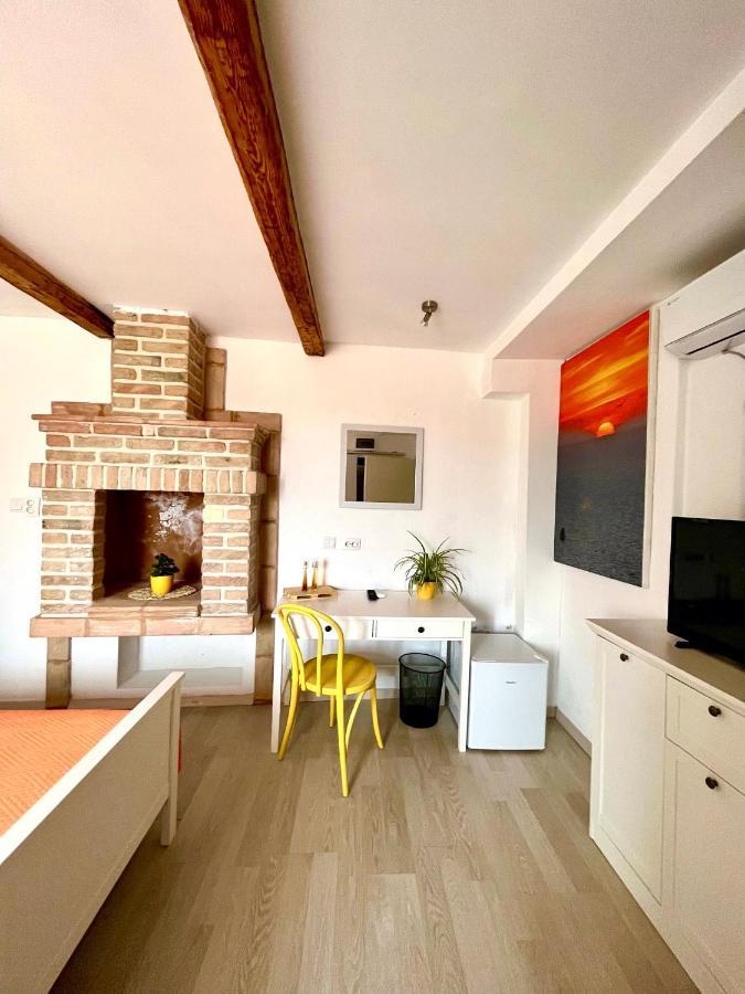Val Comeza Hotel Komiza Bagian luar foto