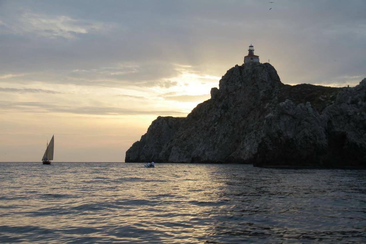 Val Comeza Hotel Komiza Bagian luar foto