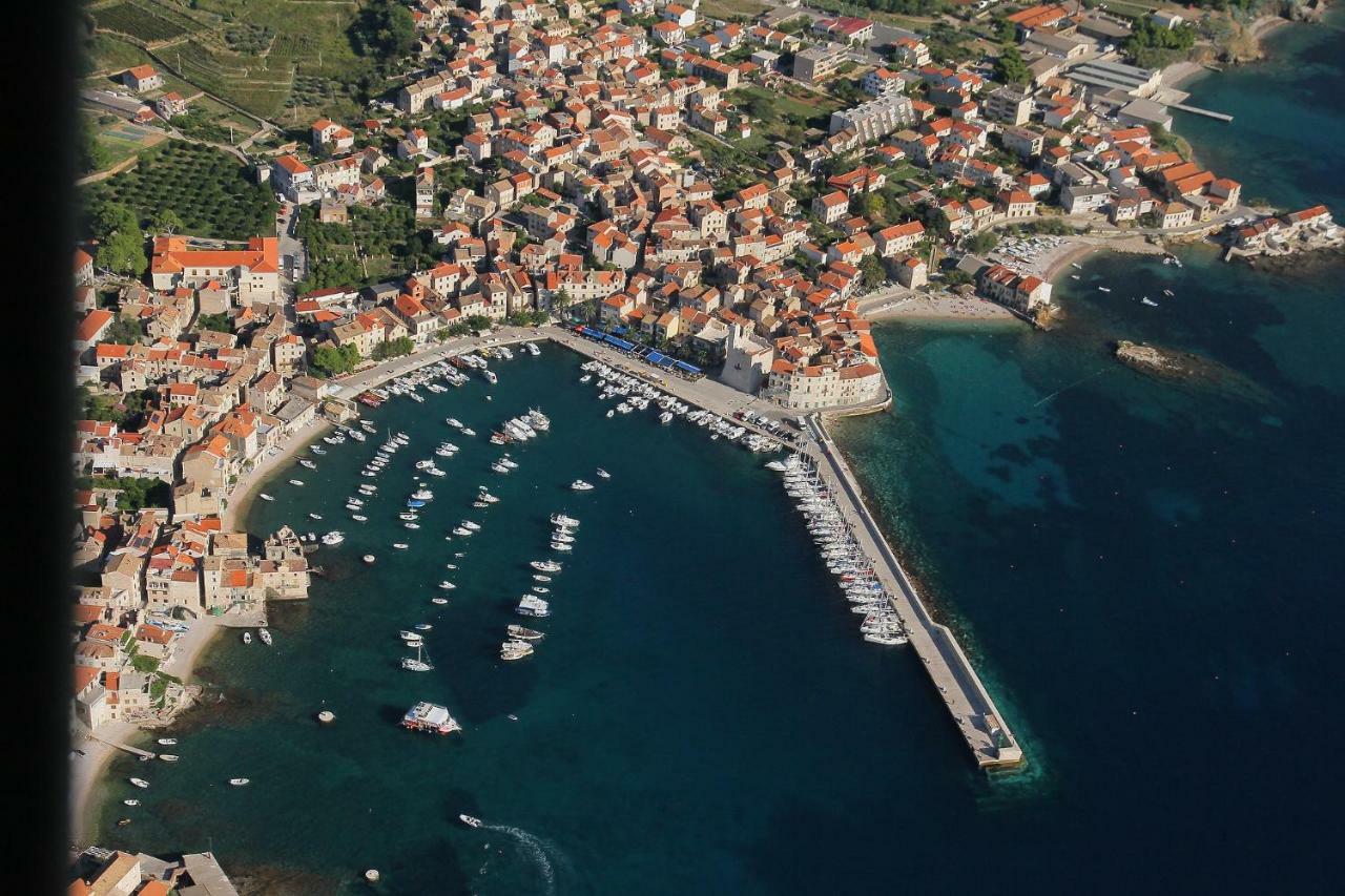 Val Comeza Hotel Komiza Bagian luar foto