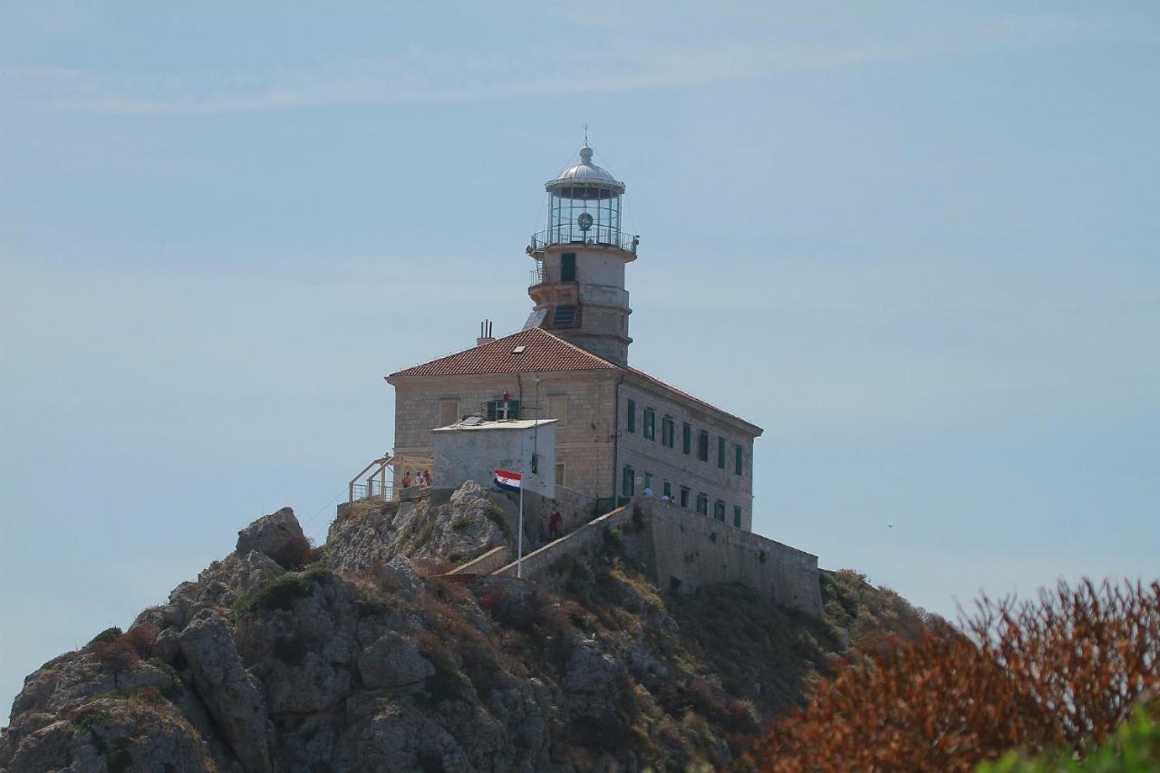 Val Comeza Hotel Komiza Bagian luar foto