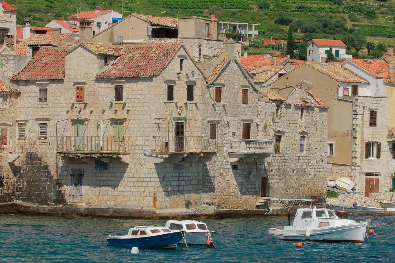 Val Comeza Hotel Komiza Bagian luar foto