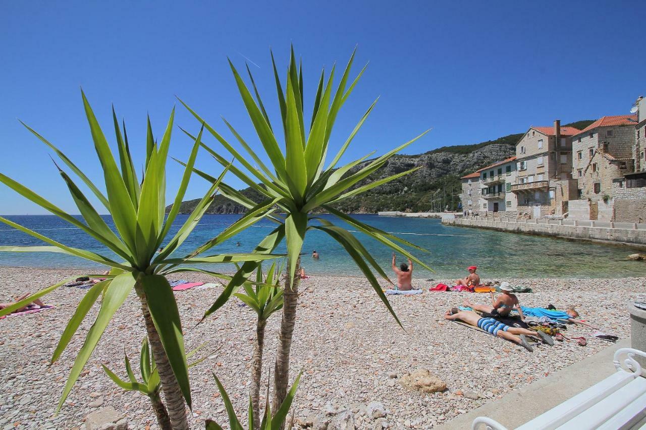 Val Comeza Hotel Komiza Bagian luar foto